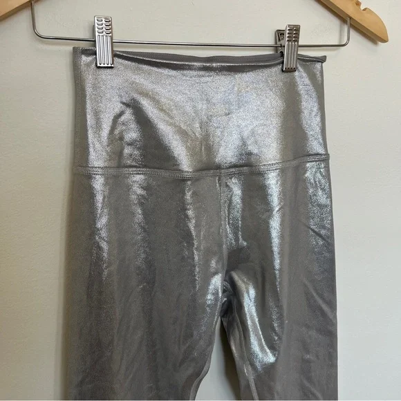 Beyond Yoga High-Waisted Midi Leggings in Silver Size Small NWOT - Picture 3 of 6